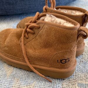 UGG Kids Neumel size 1